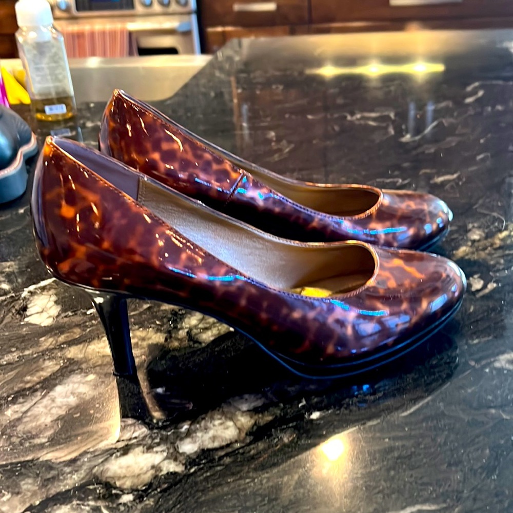 Womens Kelly&Katie Tortoise Heels. Size 9 wide in perfect condition.